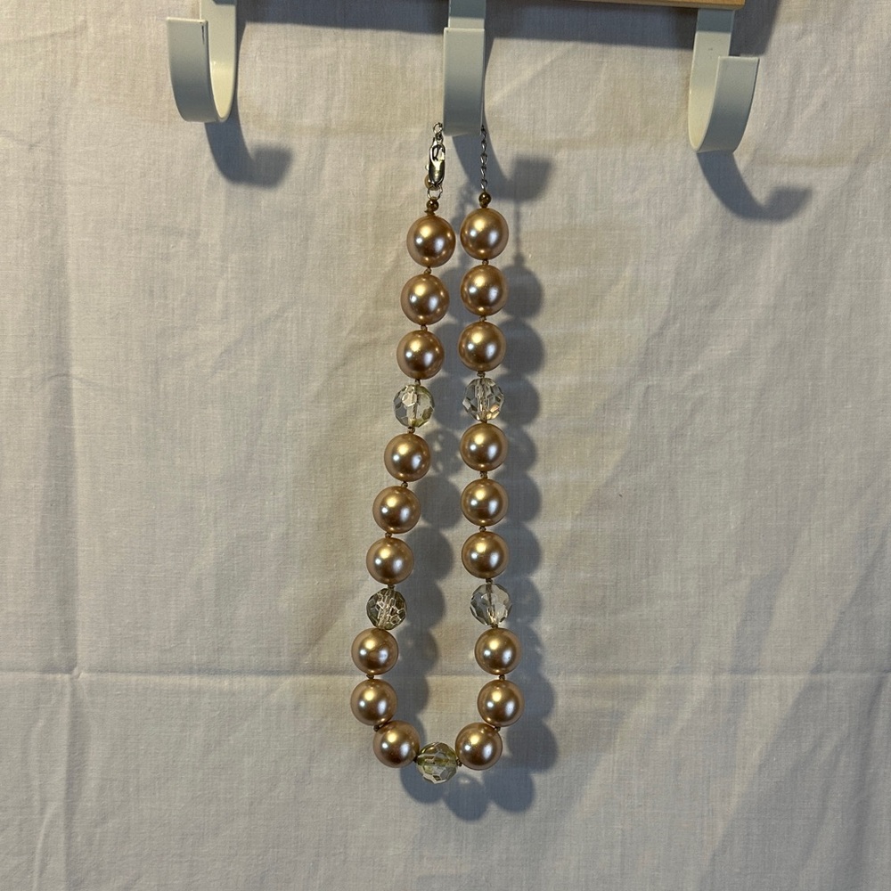 Elegant Pearl and Crystal Necklace